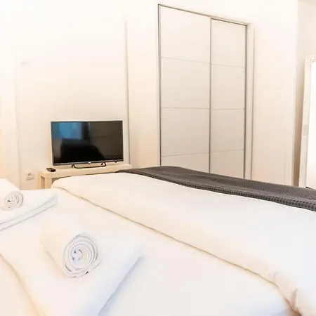 Apartment And Comfy 2bdr Near Parliament