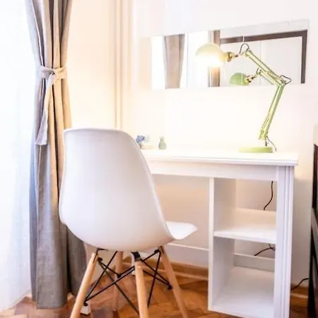 Apartment And Comfy 2bdr Near Parliament *