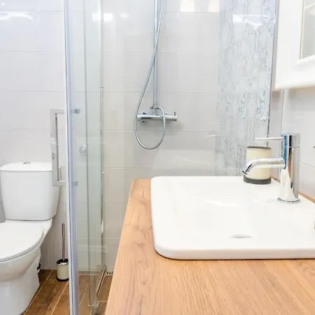 Apartment And Comfy 2bdr Near Parliament *